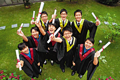 香港大学生起薪低至7千