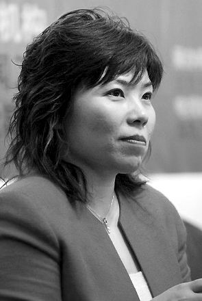一米五身高的邓亚萍曾被认为"不是打球的料",庆幸的是,13岁