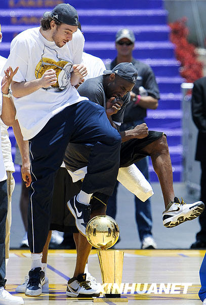 湖人庆祝夺得NBA总冠军