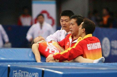全运会蹦床比赛:吴楚文意外受伤