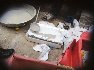 北京部分商贩被指用石灰兑药水捂熟生芒果