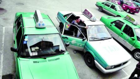 福州超8成出租车停运 警方称将严惩煽动者