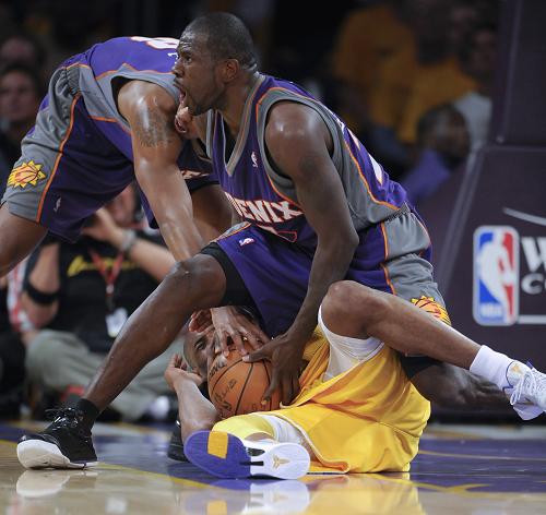 nba西部决赛第一场:湖人战胜太阳