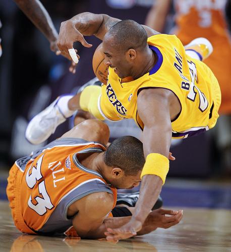 湖人内线发威击败太阳 科比刷新助攻记录