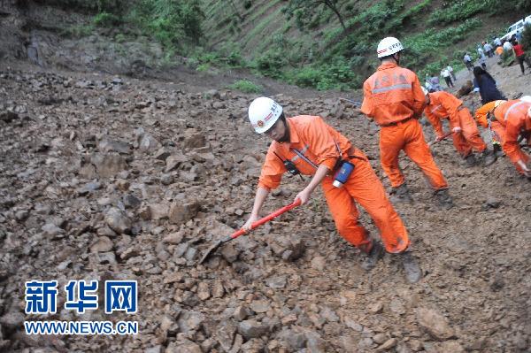 关岭多少人口_Death Toll Rises to 26 in SW China Landslide img src