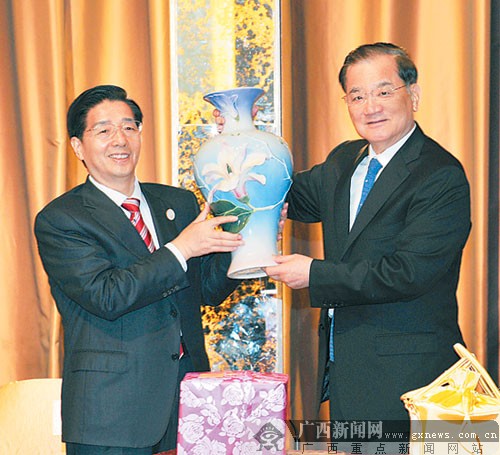 郭声琨在台北会见中国国民党荣誉主席连战