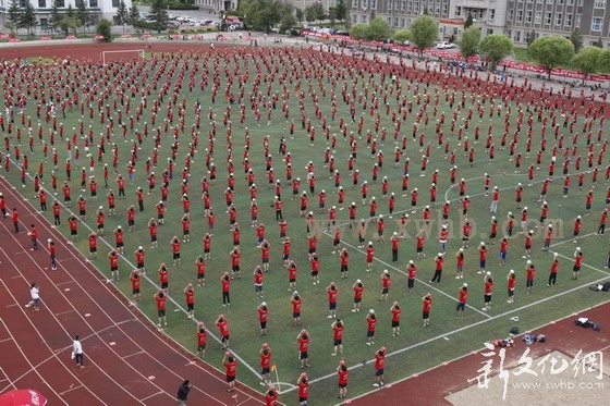 吉林人成功挑战颠球吉尼斯世界纪录