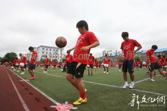 吉林人成功挑战颠球吉尼斯世界纪录