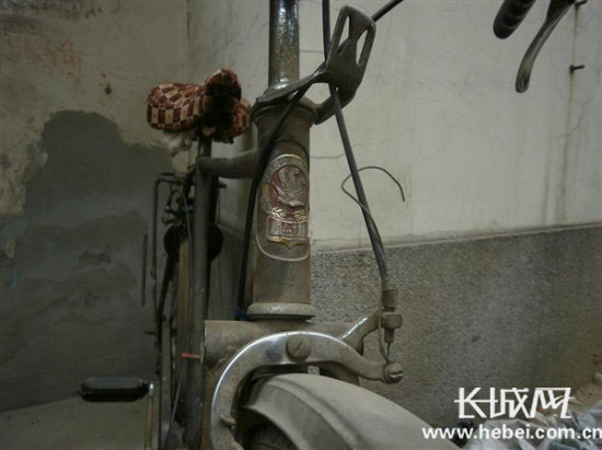 震后“珍宝”凤凰自行车 与六旬老人相伴走过43年