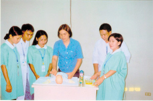 菲佣进军北京家政市场 学历高会英语受热捧