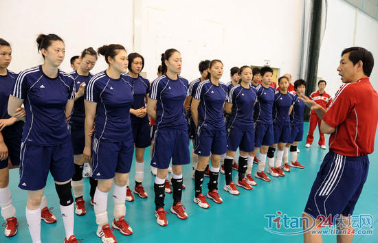 困扰女排无奈一盘棋 香港站王宝泉启用轮换制