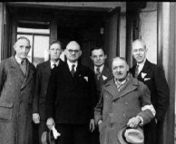 1937年，南京安全区国际委员会和国际红十字会南京委员会部分成员。左三为拉贝。