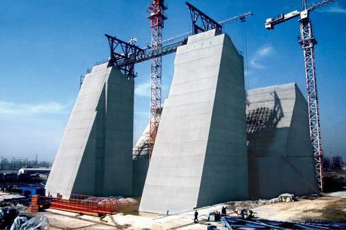 润扬大桥悬索桥南锚碇预应力锚固系统施工