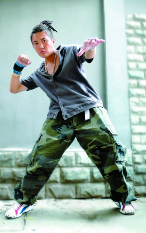 《盗版猫》孙楠触"电"反助谢天笑